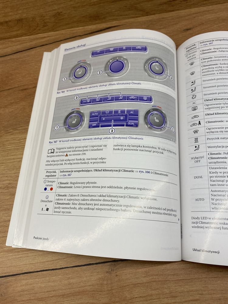 Instrukcja obsługi Volkswagen Passat wydanie 2009 + etui