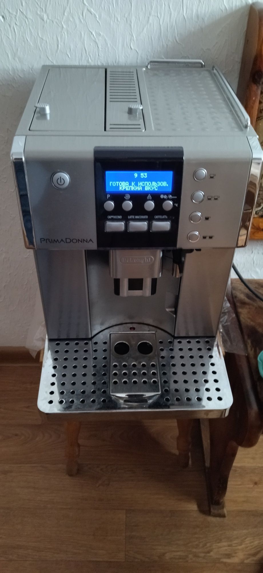 Кавомашинка Delonghi Prima Donna