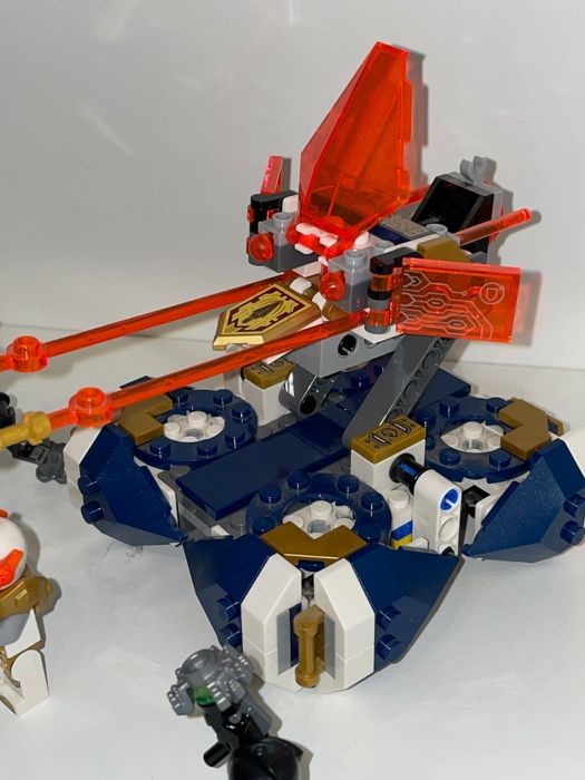 Lego 72001 Nexo Knights Bojowy Poduszkowiec Lance’a