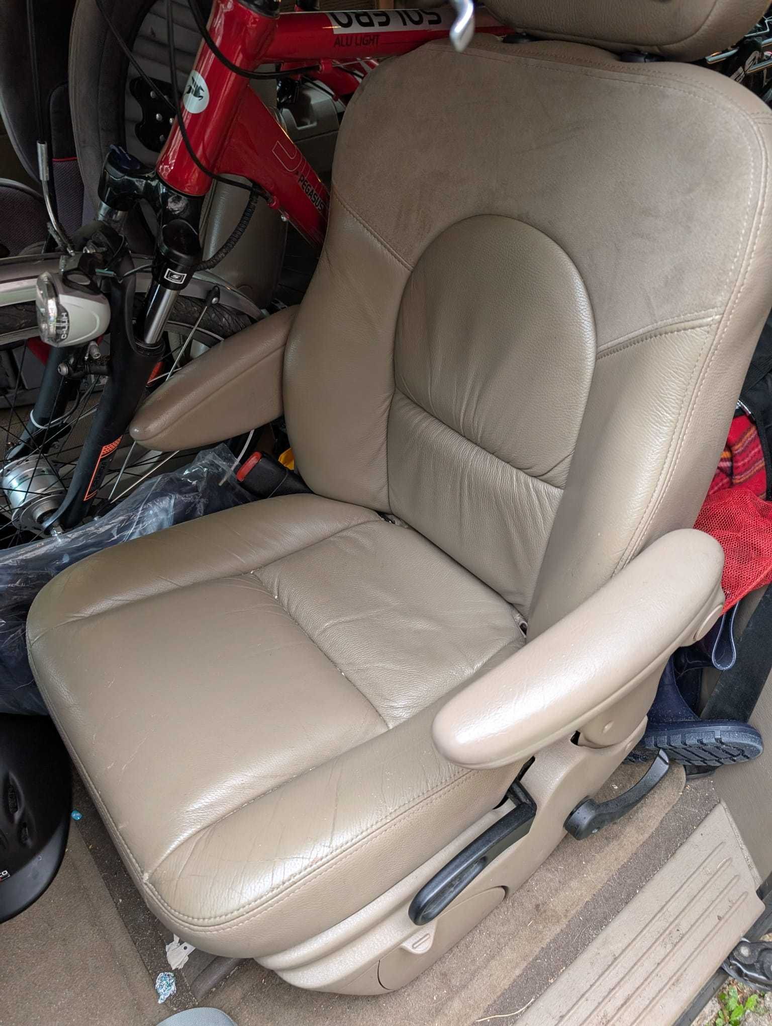 Chrysler Voyager 2002 3.3 174 KM,LPG, skóra, kiedyś był igłą, zamiana.