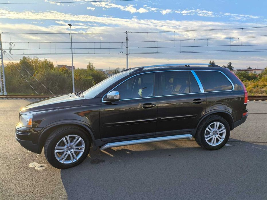 VOLVO XC90 Executive D5 Bezwypadkowy 7 osobowy Ember Black