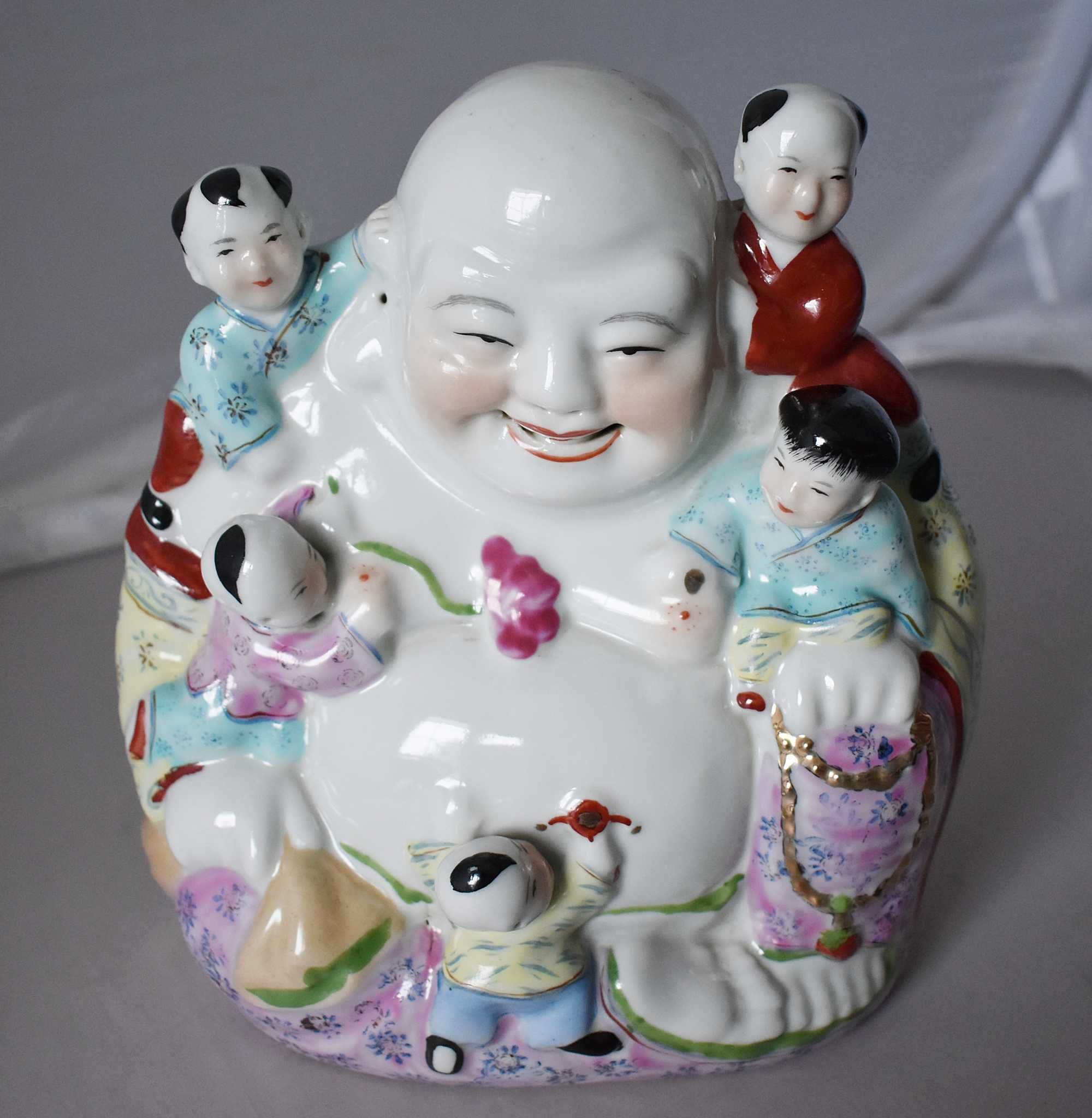 Porcelanowa figura uśmiechniętego Buddy