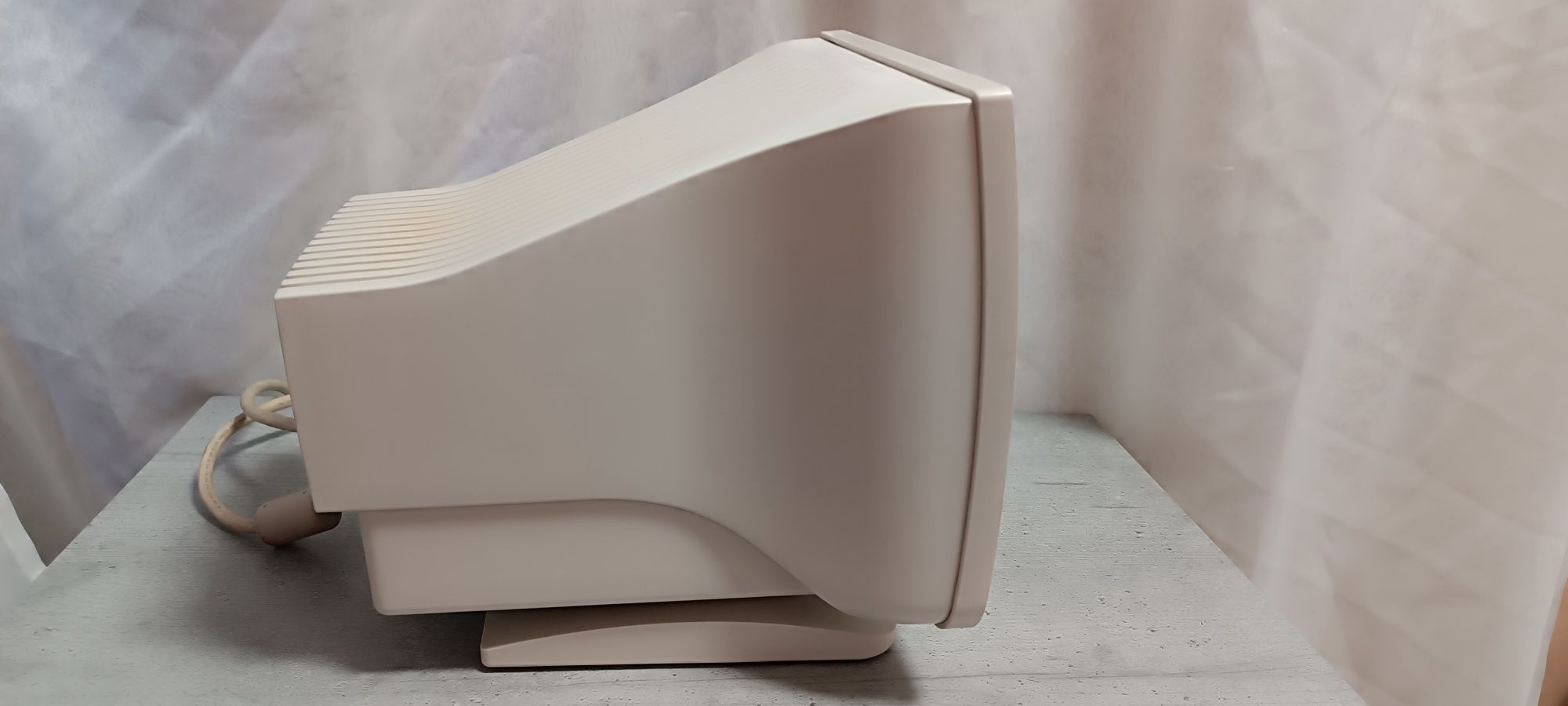 Monitor retro TVS 9" Super VGA Monochrome – uszkodzony, kolekcjonerski