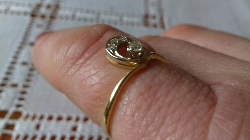 Pierścionek złoto 18 karatowe z brylantami 1,9 g
