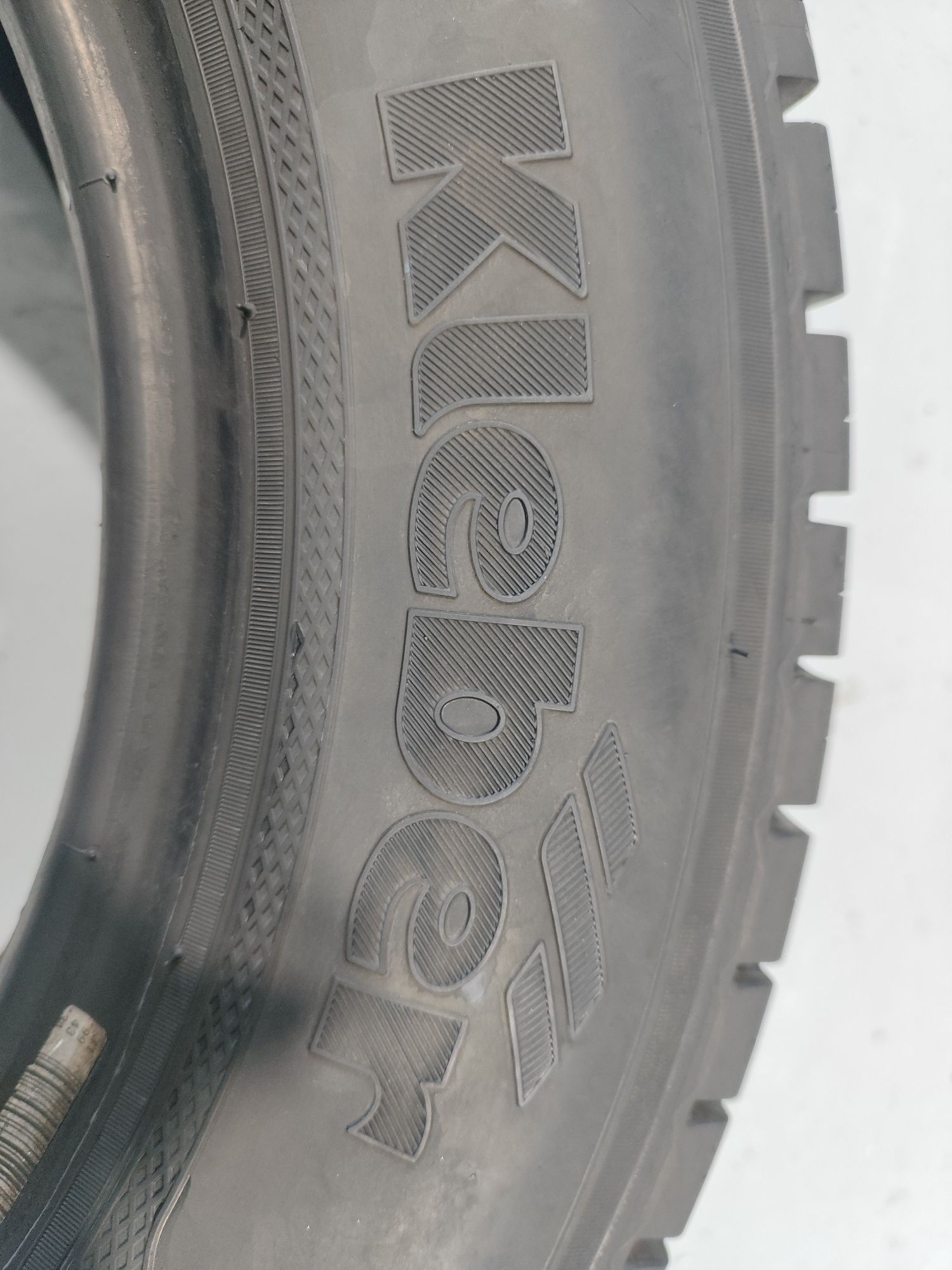 2 pneus semi novos 195-75R16C kleber - Oferta dos portes