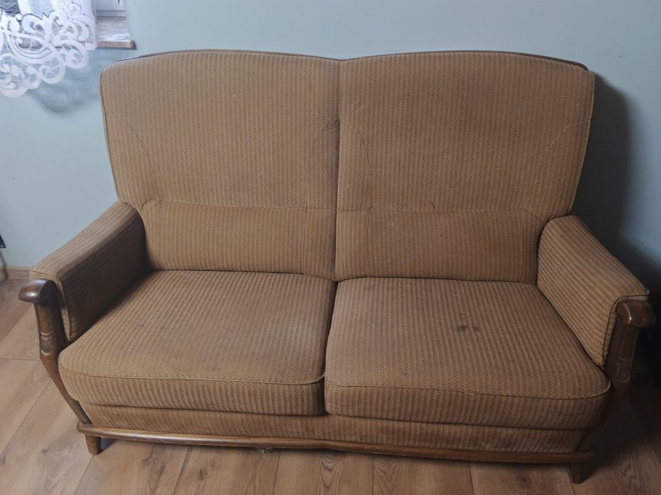 Sofa z 2 pufkami