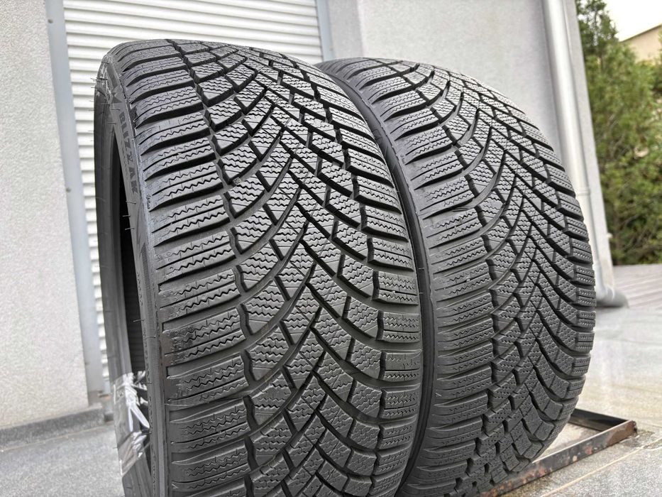 2szt zimowe 225/40R18 Bridgestone 8,2mm 2024r świetny stan! Z898 gwar