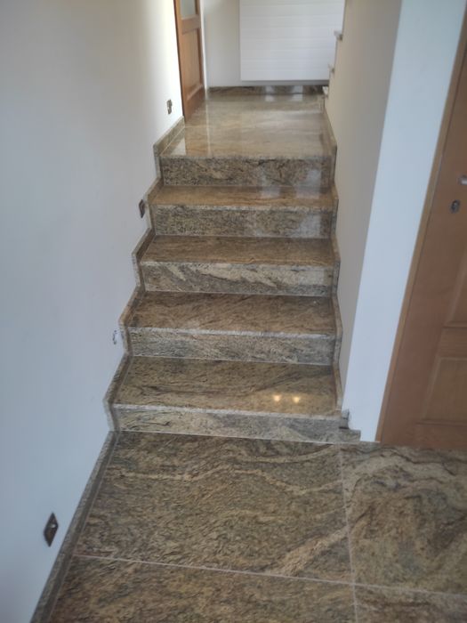 Schody z kamienia, tarasy, parapety,płytki ,łazienki montaż pomiar