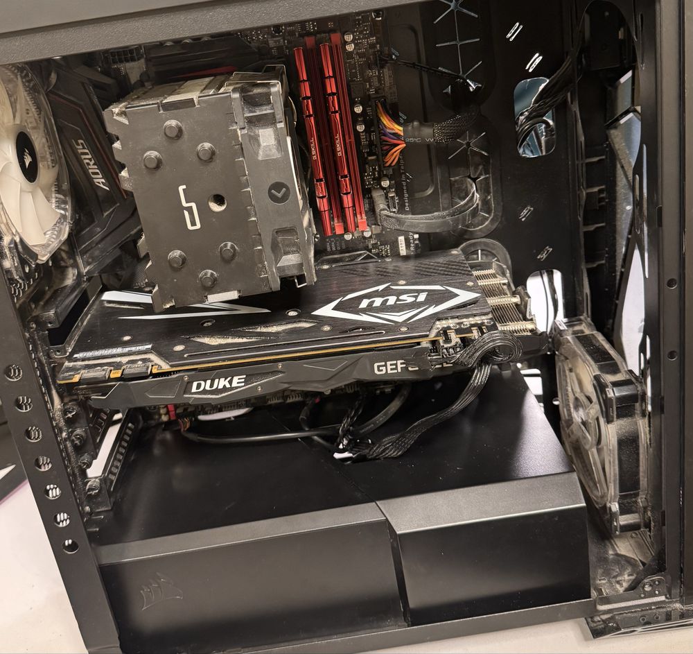 Komputer i7 8700k / GTX 1070 Ti / 16 GB RAM / SSD NVMe / RGB