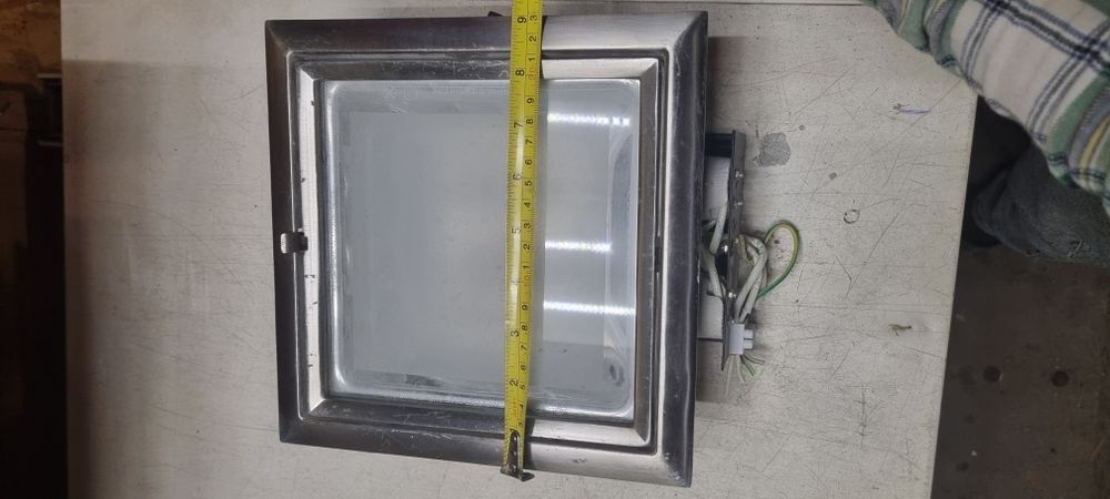 Лампи в потолок, плафони