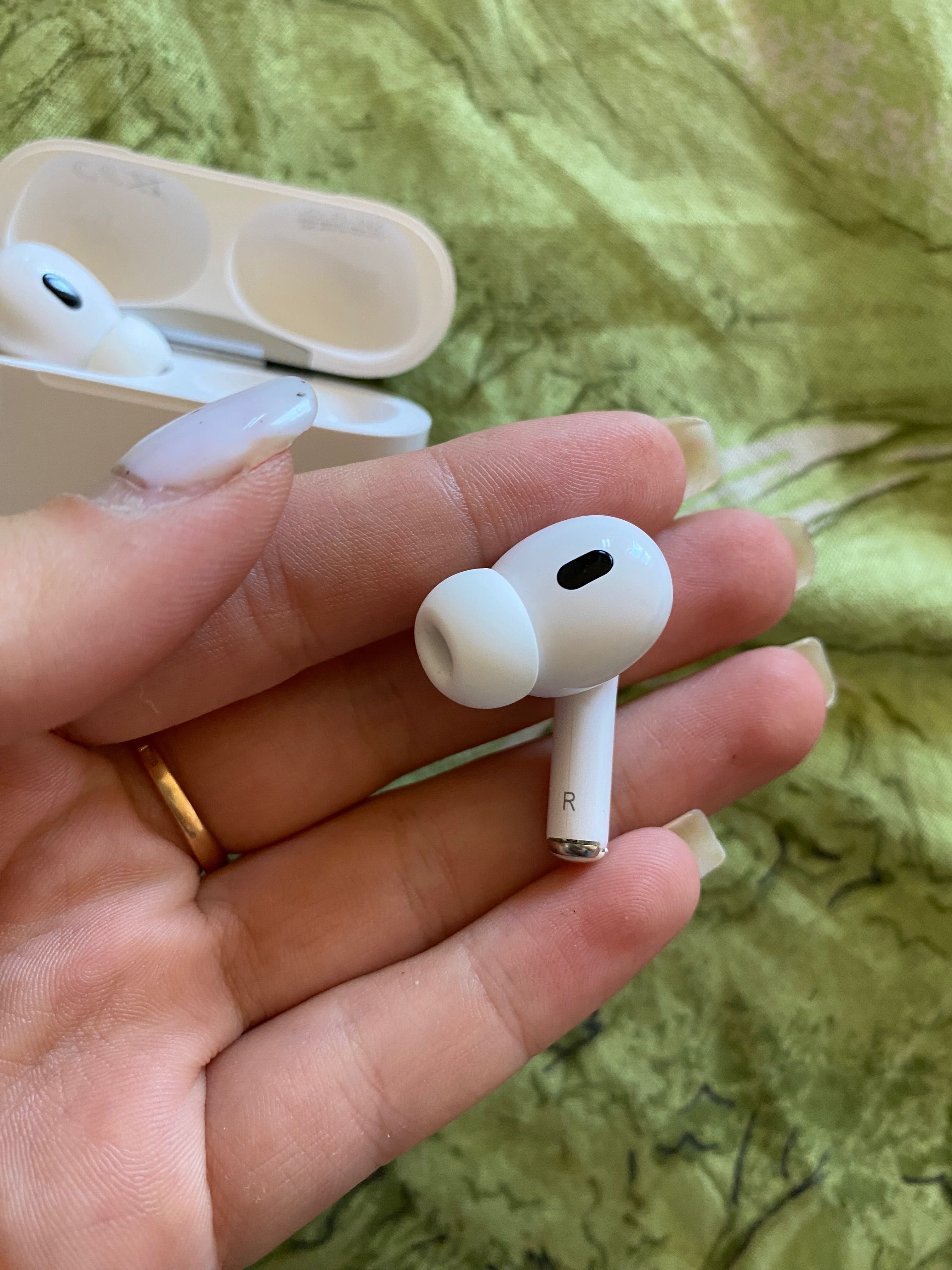 Продам AirPods Pro