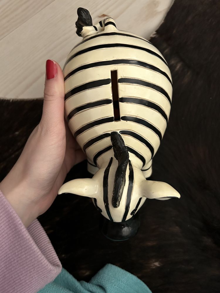 Mealheiro em forma de zebra