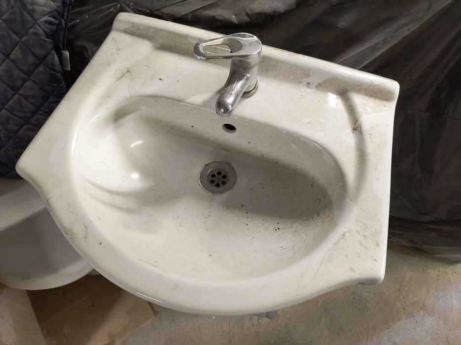 Szafka łazienkowa z umywalką