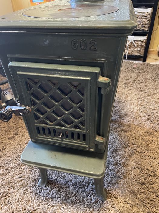 Jotul 602 zeliwny piecyk z szyba zielons emalia