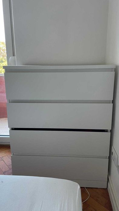 Cama, colchão e comoda IKEA