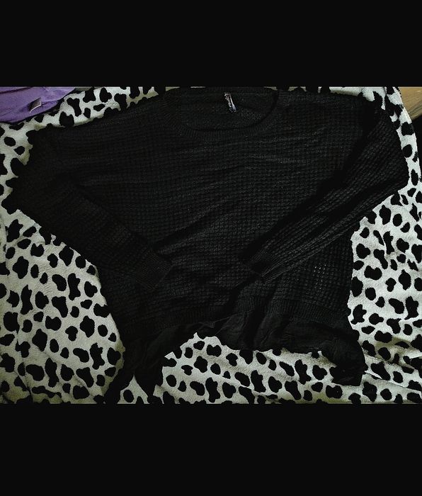 NEW YORKER nowy. czarny Sweter z ozdobną falbanką na dole. Z Wełną