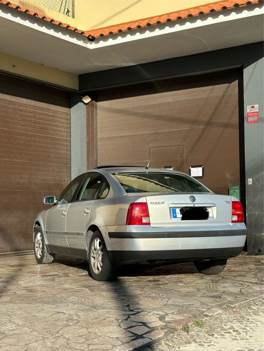 Passat  junta com passagem megociavel troco por mota ou carrinha