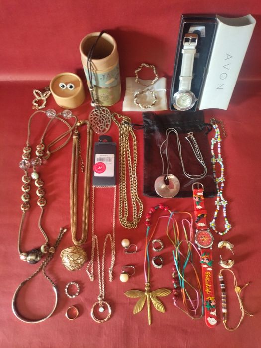 Bijuterias diversas tudo 8 euros