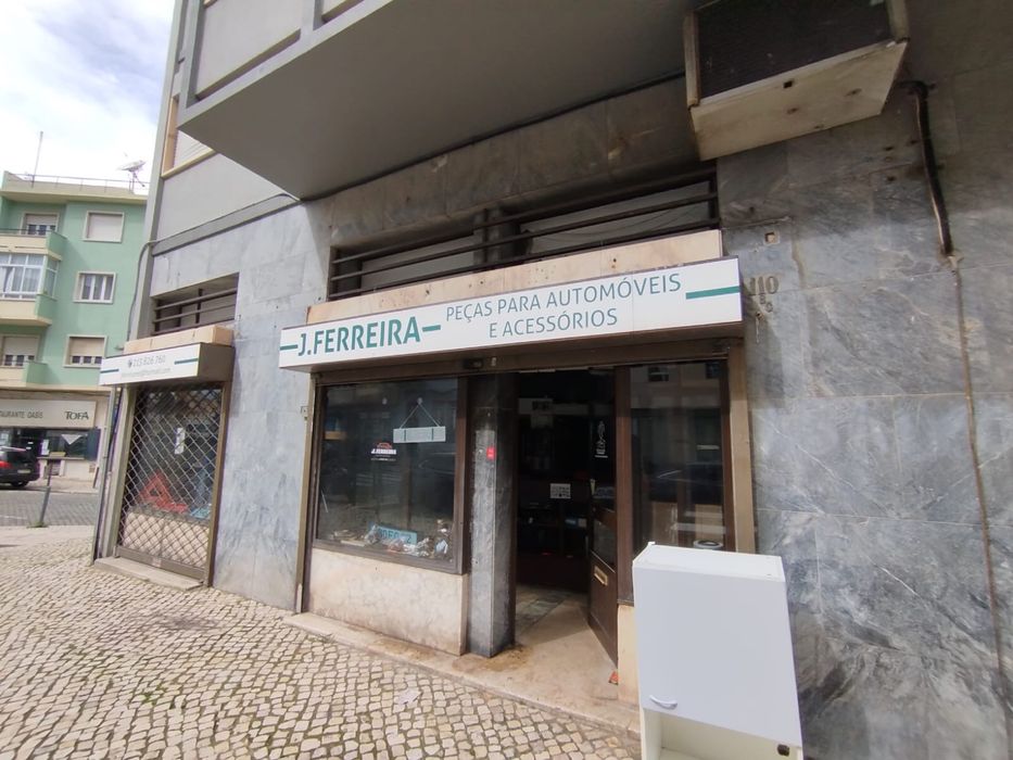 Espaço comercial à venda na Rua Marquês de Fronteira, 110