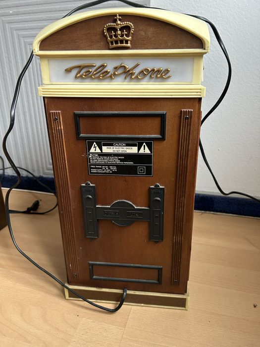 Radio magnetofon w stylu budki telefonicznej – retro, dekoracyjne