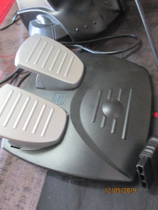 Volante e pedais Roadstar para consola