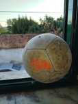 Bola de futebol um pouco velha