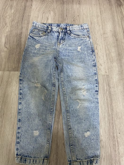 Джинси одні на 6-7р і ще є на 4-5р