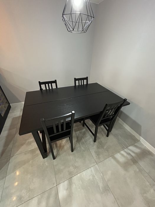 Stół jadalniany, krzesła. Czarny. Solidny