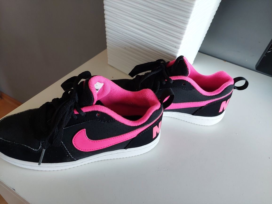 Adidasy Nike dla dziewczynki rozm 32 cm  (20 cm )