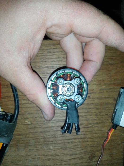 Безколекторний мотор дрону