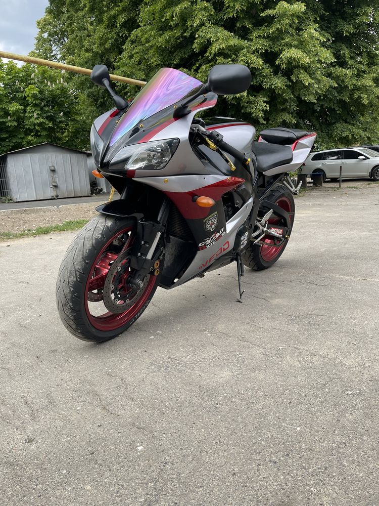 Yamaha R1