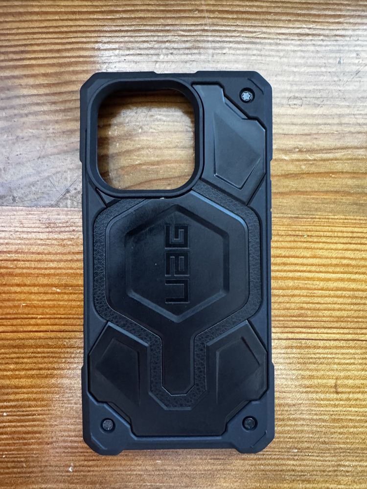 Чохли Iphone 15 pro. UAG