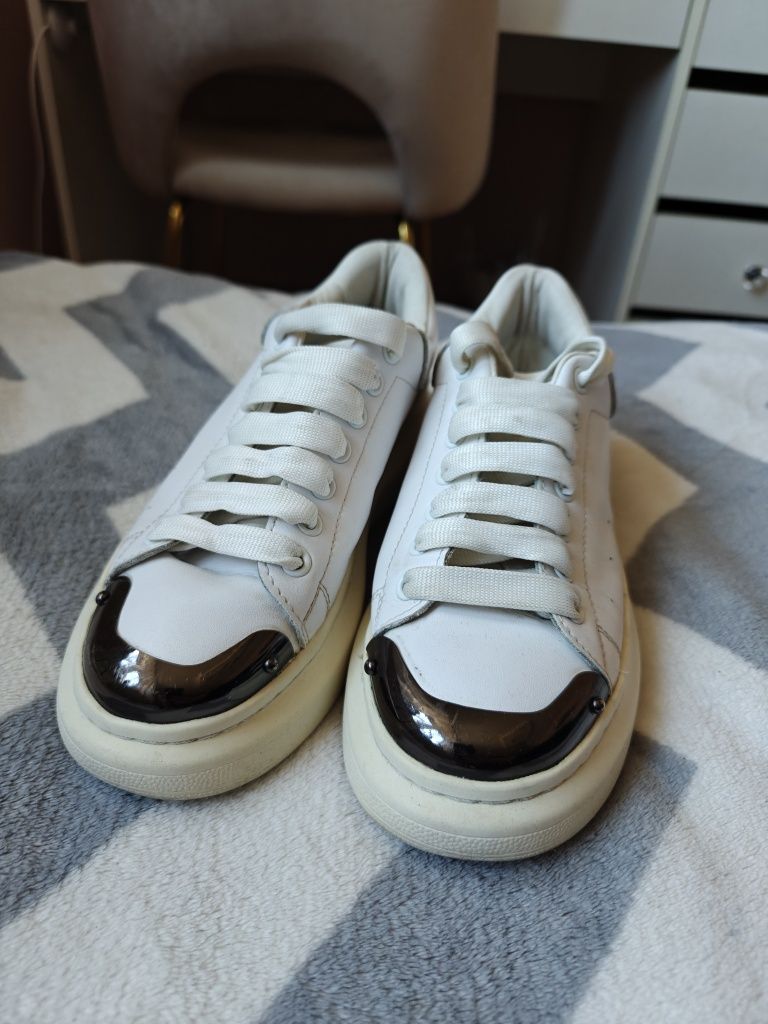 Alexander McQueen sneakersy skórzane skóra naturalna białe 36
