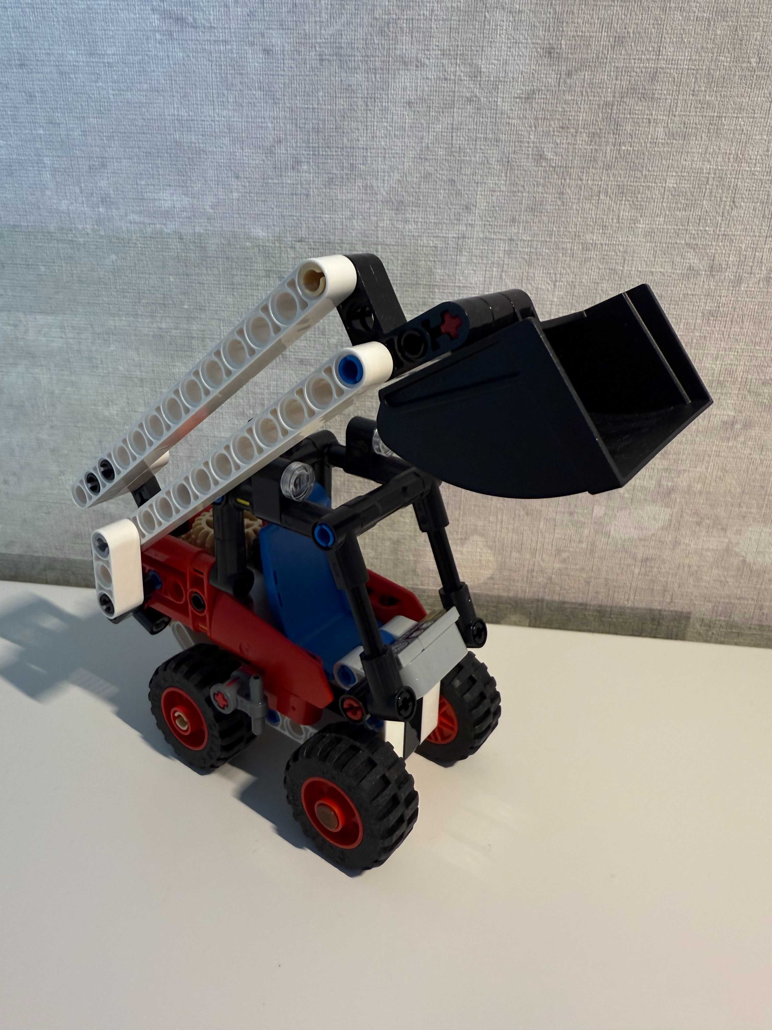 Lego Technic 42116 - Ładowarka