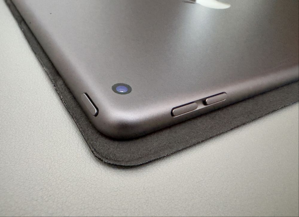 IPad 7th gen 32 Gb + Оригінальний чохол