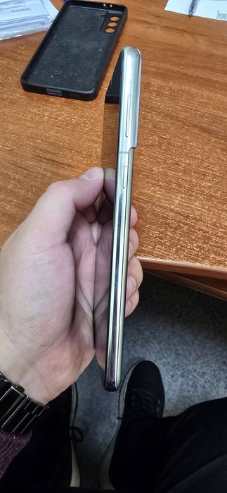 Продам samsung S21 Plus