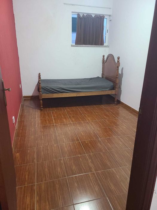 Arrenda-se T1 em vivenda em Moimenta da Beira