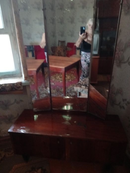 .  Продам 2 шкафа  * свалява*.800гр.