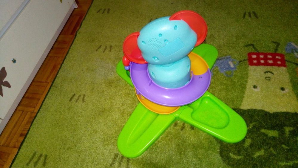 Brinquedo interativo fisherprice com musica e bolas