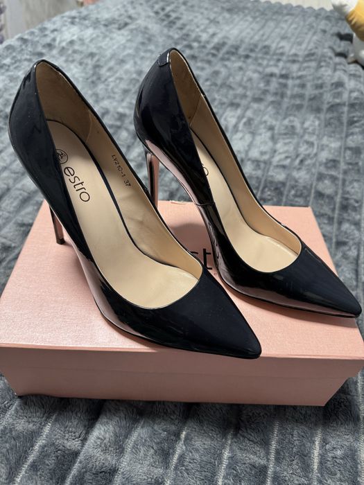 Жіночі туфлі Estro