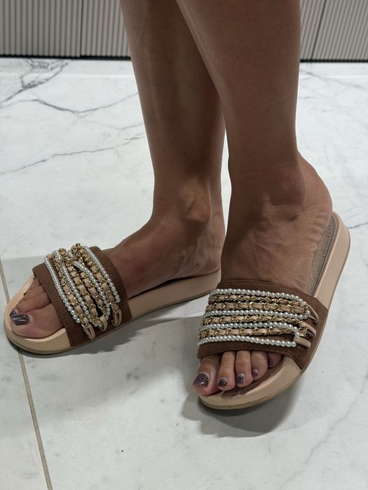 Klapki chanel rozm 38 bezowe z perlami