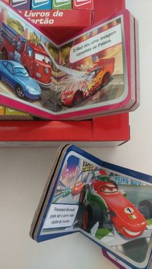 Mala com 12 livros de cartão Carros 2 (Disney Pixar)