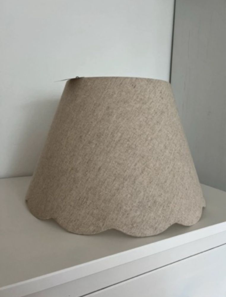 Tkaninowy klosz do lampy wiszącej falisty brzeg H&M home