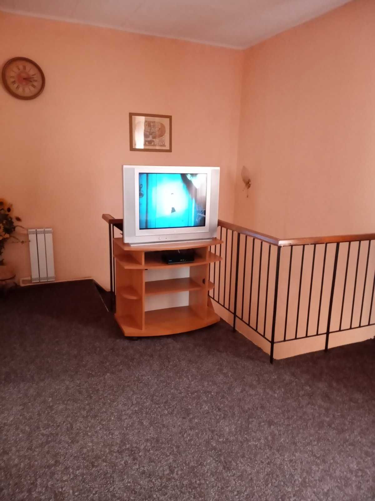 Приватна садиба в центрі містечка.