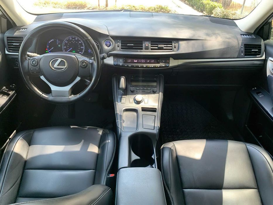 Lexus CT 200h Hybrid      2017