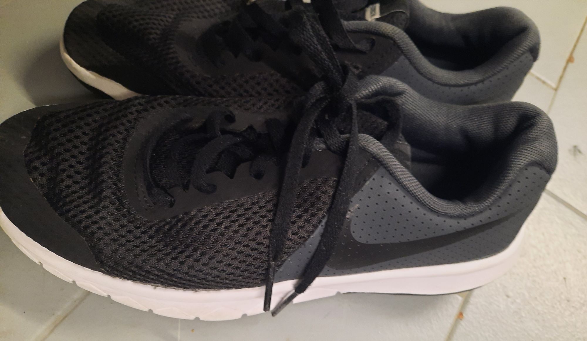 Sapatilhas pretas Nike Flex Experience RN5