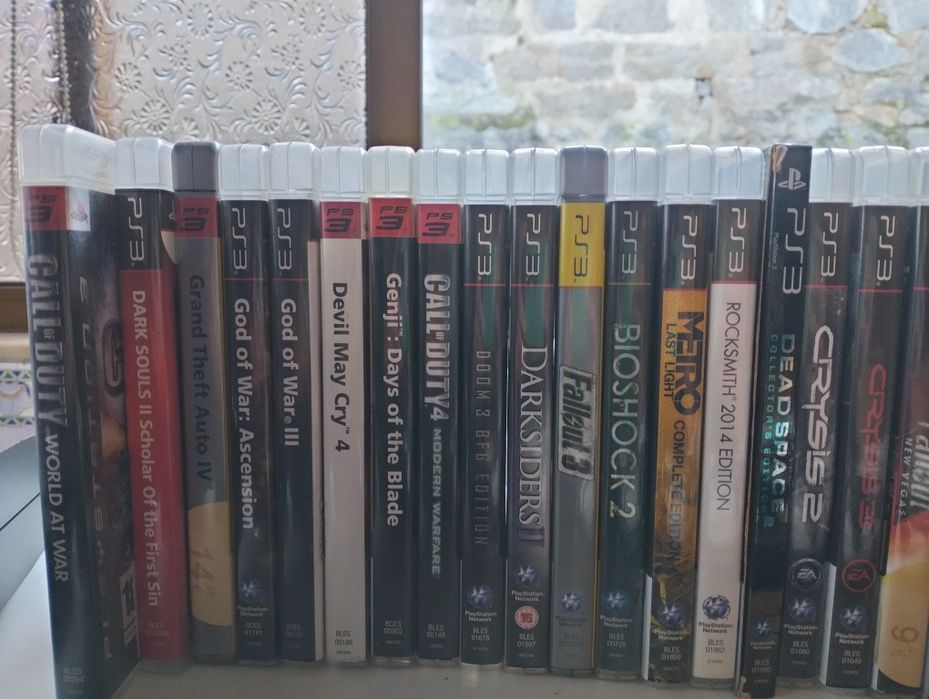 PS3 + 4 comandos + 32 jogos