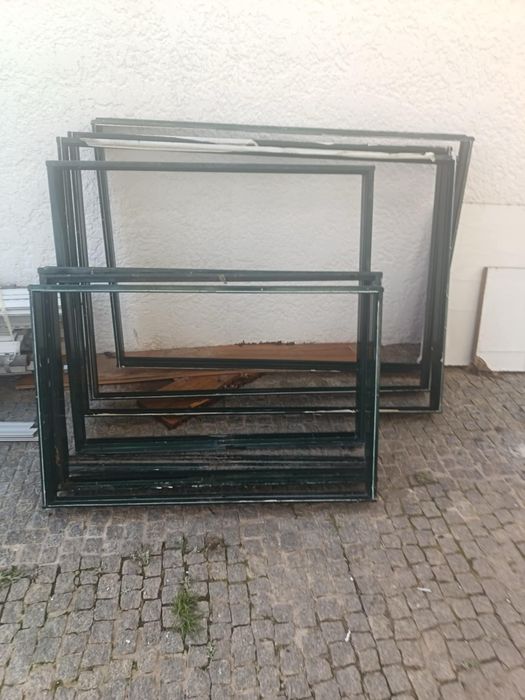 Janelas aluminio vidro simples bom estado
