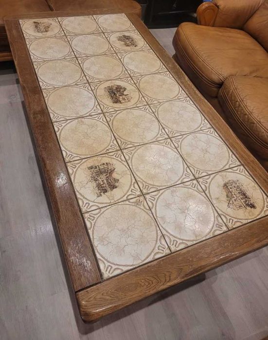 Ława dębowa z ozdobnymi kaflami