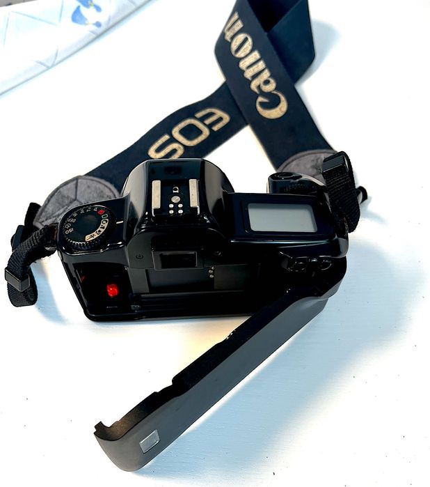 Máquina Fotográfica CANON EOS REBEL (CORPO) + Flash — 50€